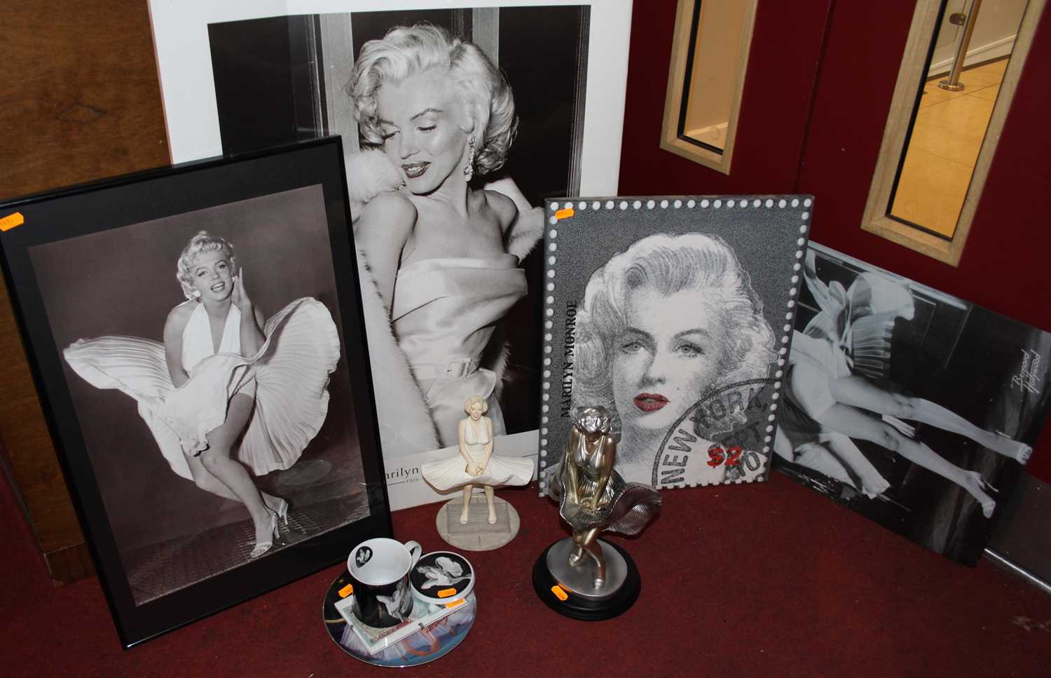 Lot 681 - A collection of Marilyn Monroe memorabilia to...