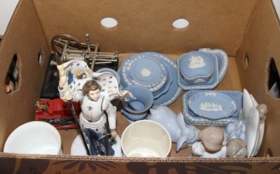 Lot 685 - A collection of miscellaneous items to include...