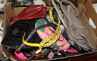 Lot 694 - A collection of vintage ladies fashion handbags
