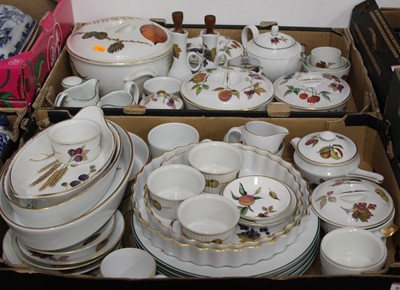 Lot 696 - A collection of Royal Worcester Evesham and...