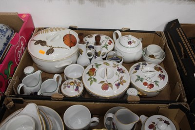 Lot 696 - A collection of Royal Worcester Evesham and...