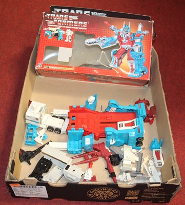 Lot 614 - A Hasbro Transformers plastic model