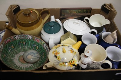 Lot 587 - Two boxes of ceramics, to include a Chinese...