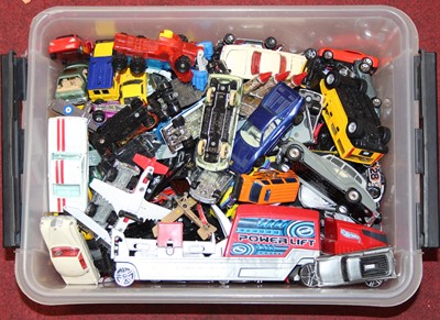 Lot 658 - A collection of playworn diecast and other toy...