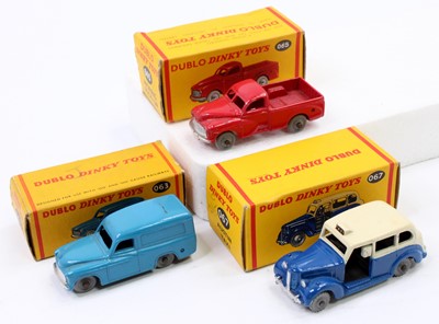 Lot 482 - A collection of three boxed 00 Dinky Toys to...