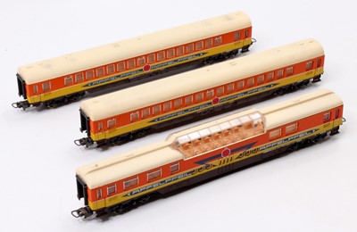 Lot 487 - A collection of three Lima APFELPFEIL H0 scale...