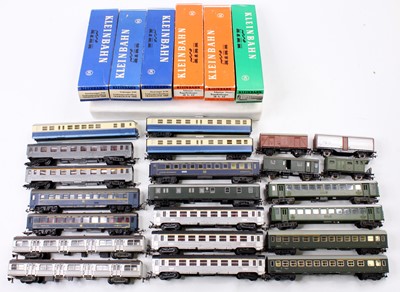 Lot 494 - A collection of mixed H0 gauge continental...