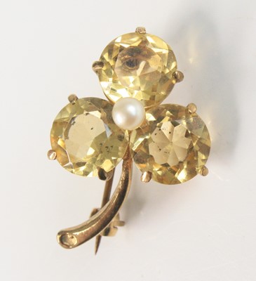 Lot 2635 - A 9ct yellow gold citrine brooch in the form...