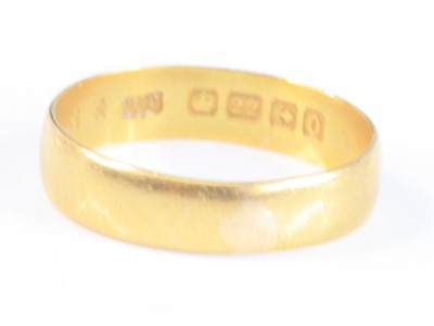 Lot 2576 - A 22ct gold wedding band, undecorated, sponsor...