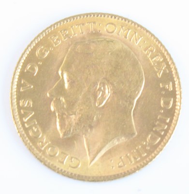 Lot 2254 - Great Britain, 1915 gold half sovereign,...