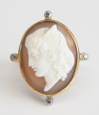 Lot 2618 - A yellow metal shell cameo ring, depicting the...