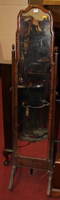 Lot 1213 - An early 20th century walnut cushion framed...