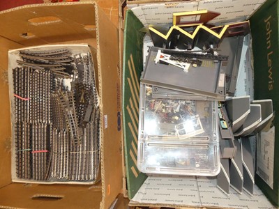 Lot 1525 - Two boxes containing mixed Triang, 00 gauge...