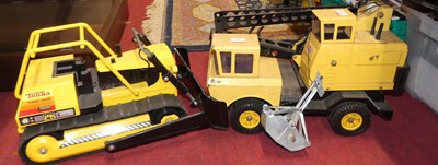 Lot 1528 - A Tonka Toys bull dozer, together with a Tonka...