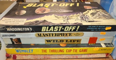 Lot 1550 - A collection of five various vintage board...