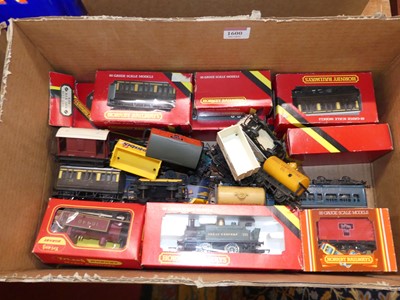 Lot 1600 - A box of 00 gauge railways to include Triang...