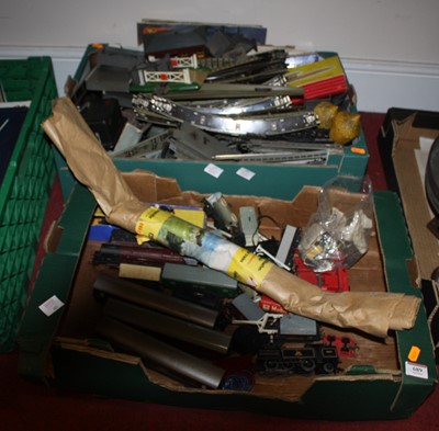 Lot 689 - A collection of 00 gauge model railway, to...