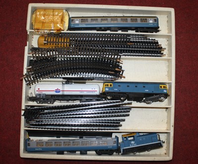 Lot 691 - A collection of 00 gauge model railway, to...