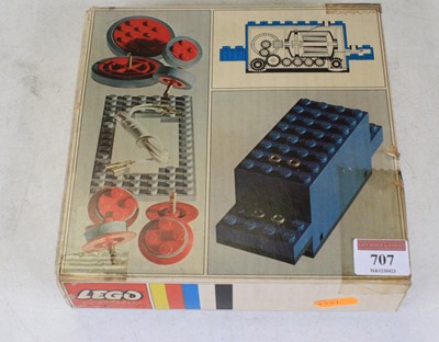 Lot 707 - A vintage Lego System train kit (unchecked for...