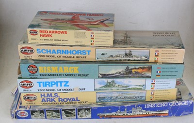 Lot 708 - A collection of vintage Airfix model aeroplane...