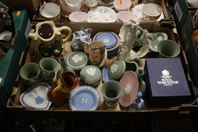 Lot 736 - A collection of ceramics to include Wedgwood...