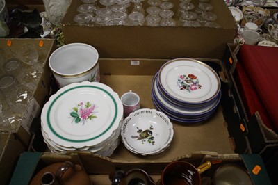Lot 753 - A collection of ceramics to include a floral...