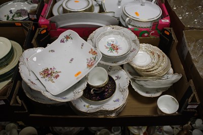 Lot 757 - A collection of floral decorated ceramics