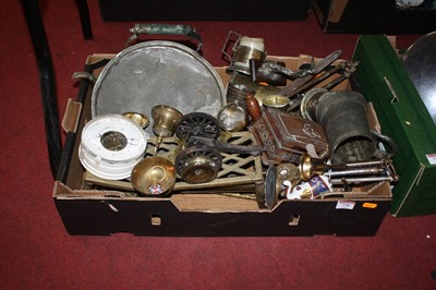 Lot 778 - A collection of metalware to include a brass...