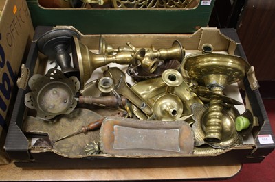 Lot 855 - A collection of metalware to include Victorian...