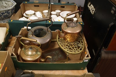 Lot 856 - A collection of metalware to include Victorian...