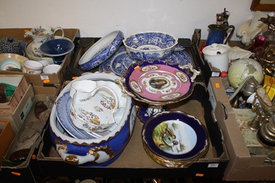 Lot 821 - Two boxes of miscellaneous china to include a...