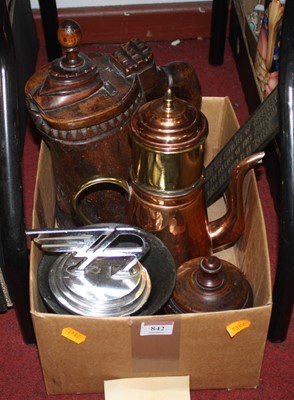 Lot 842 - A small collection of miscellaneous items to...