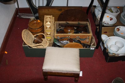 Lot 850 - A box of miscellaneous items to include...