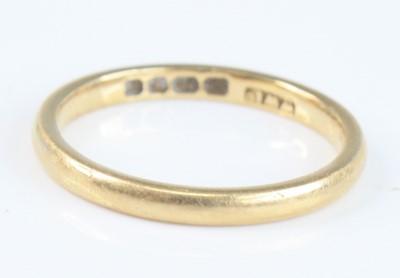 Lot 2651 - An 18ct yellow gold 2.25mm court shaped...