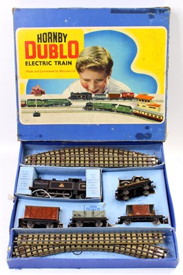 Lot 458 - EDG16 Hornby-Dublo 3-rail tank goods set...