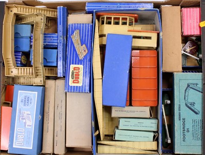 Lot 459 - A supermarket tray of Hornby-Dublo mainly D1...