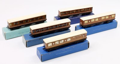 Lot 442 - Five Hornby-Dublo post-war D1 NE tinplate...