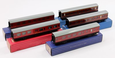 Lot 443 - Five Hornby-Dublo tinplate coaches, all (E)...