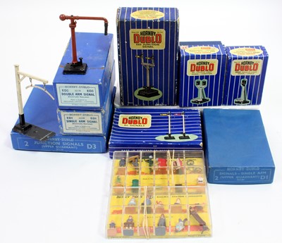 Lot 448 - Shoebox containing Hornby-Dublo assorted...