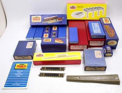 Lot 452 - A large box of Hornby-Dublo accessories and a...