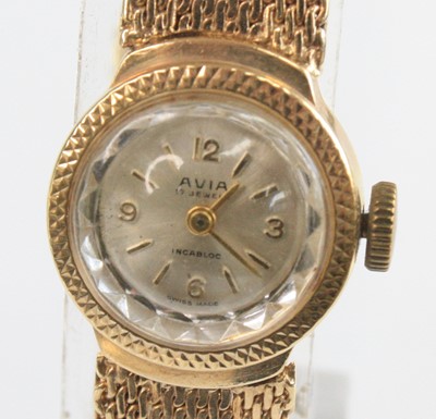 Lot 2678 - An Avia lady's 9ct gold cased bracelet watch,...