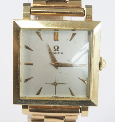 Lot 2681 - A gent's vintage Omega 9ct gold cased...