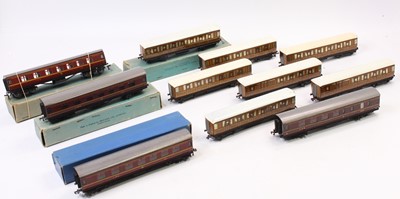 Lot 478 - Eleven Hornby-Dublo tinplate coaches: 5 x...