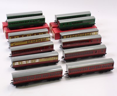 Lot 479 - Twelve Hornby-Dublo tinplate coaches: D11...