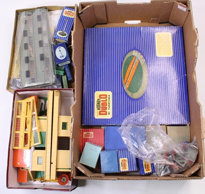 Lot 486 - Various Hornby-Dublo accessories: D1 ...