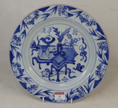 Lot 5 - An 18th century Chinese blue and white...