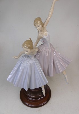 Lot 9 - A Lladro porcelain figure group of two...