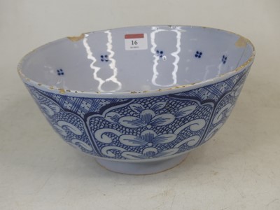 Lot 16 - An 18th century English delftware bowl,...