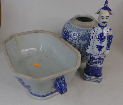 Lot 48 - An 18th century Chinese blue and white...