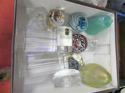 Lot 82 - A collection of glassware to include...